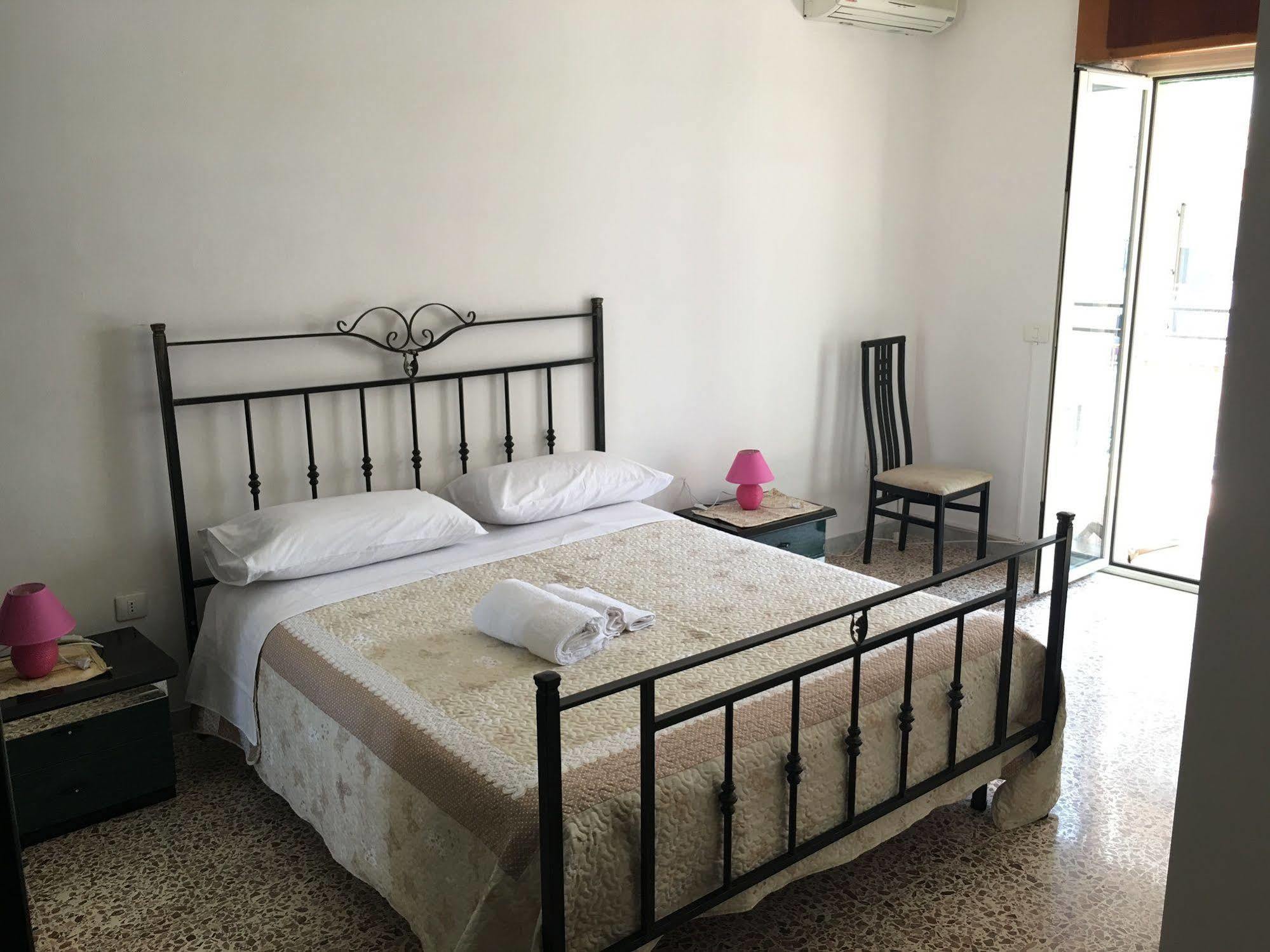 B&B Crotone Bagian luar foto