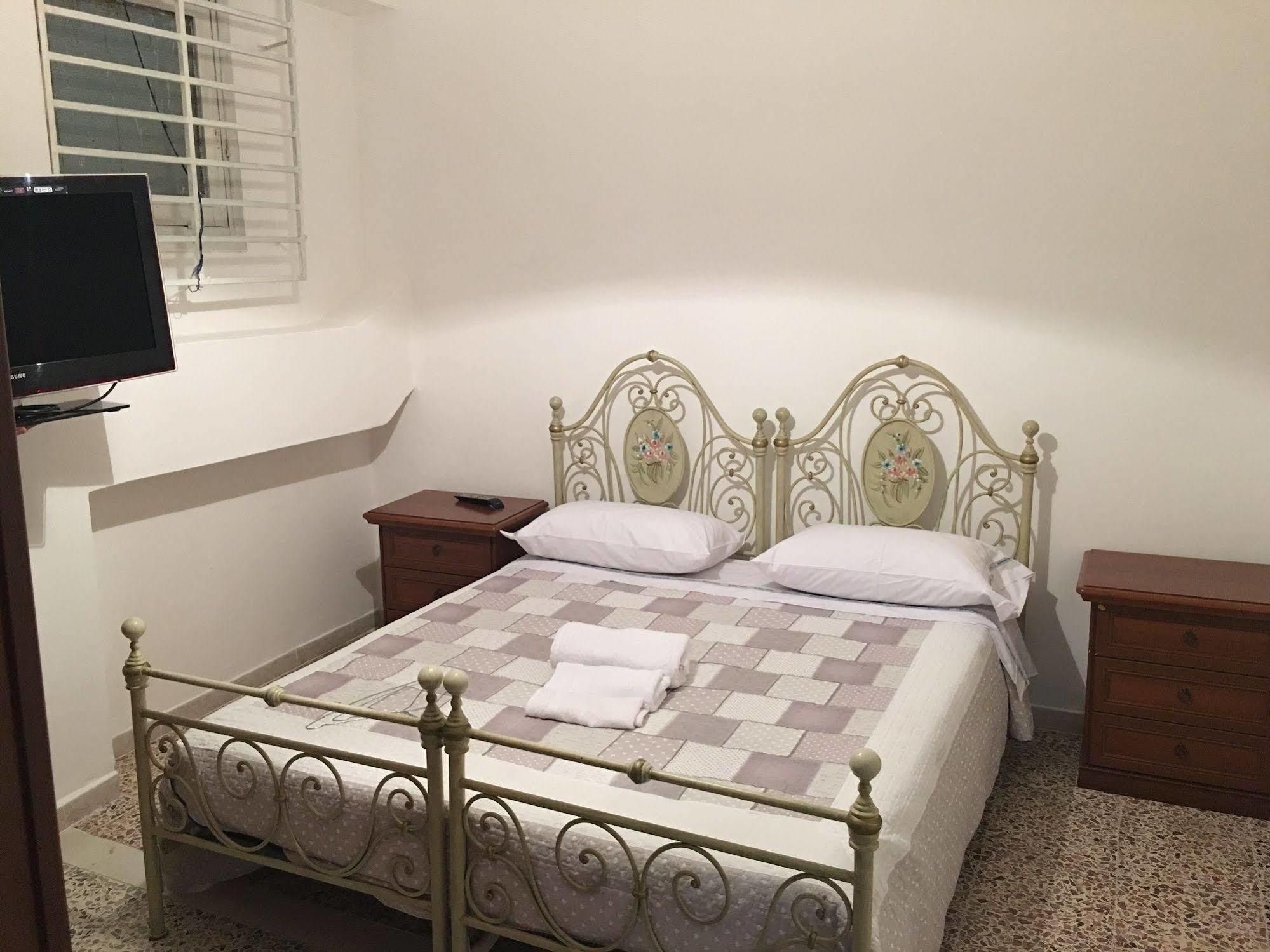 B&B Crotone Bagian luar foto