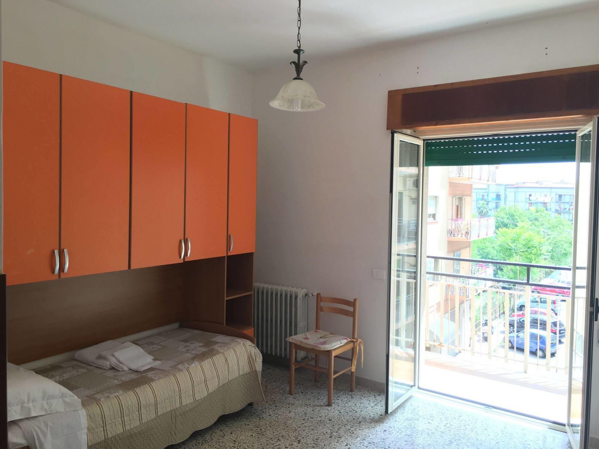 B&B Crotone Bagian luar foto