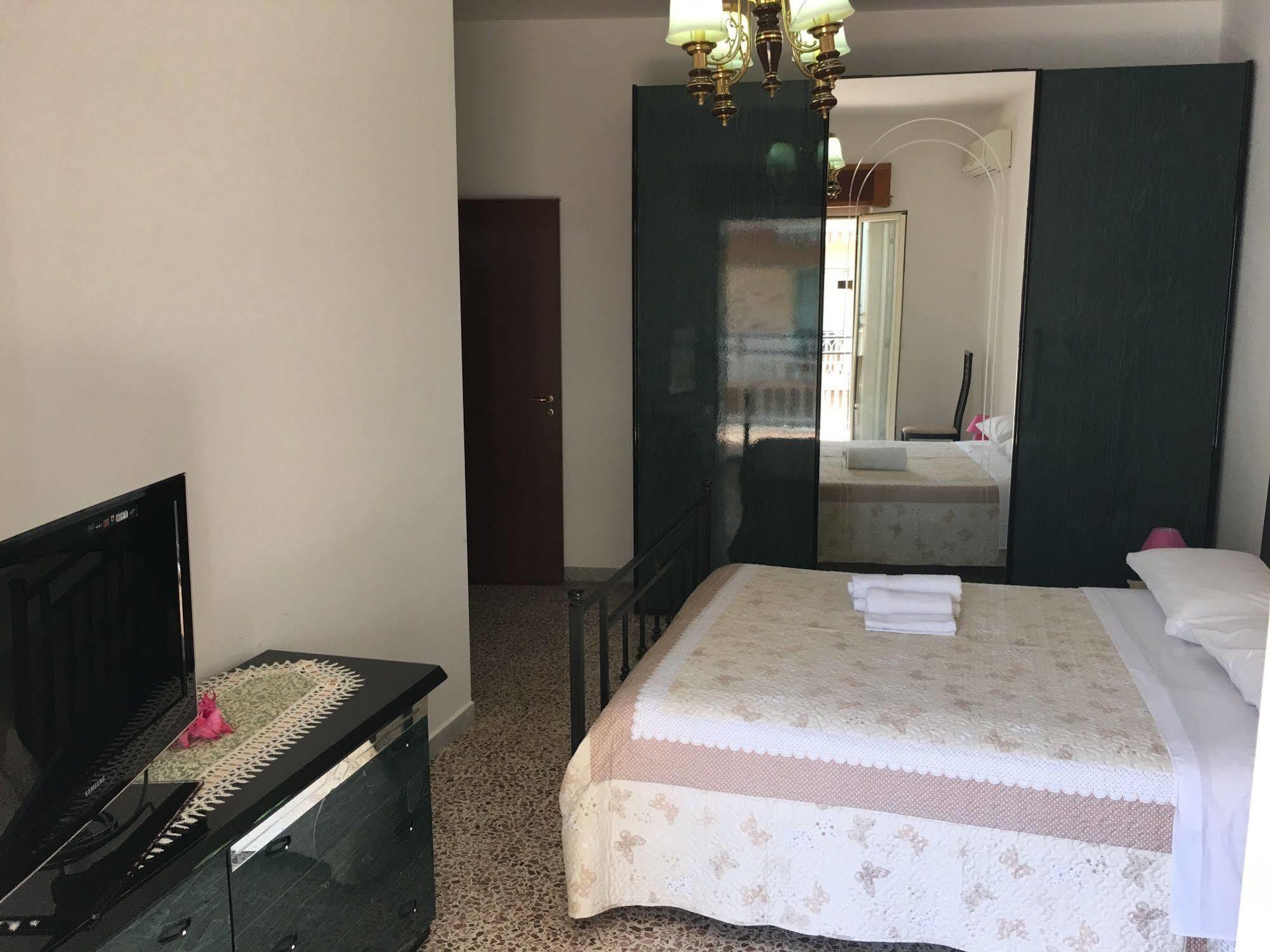 B&B Crotone Bagian luar foto